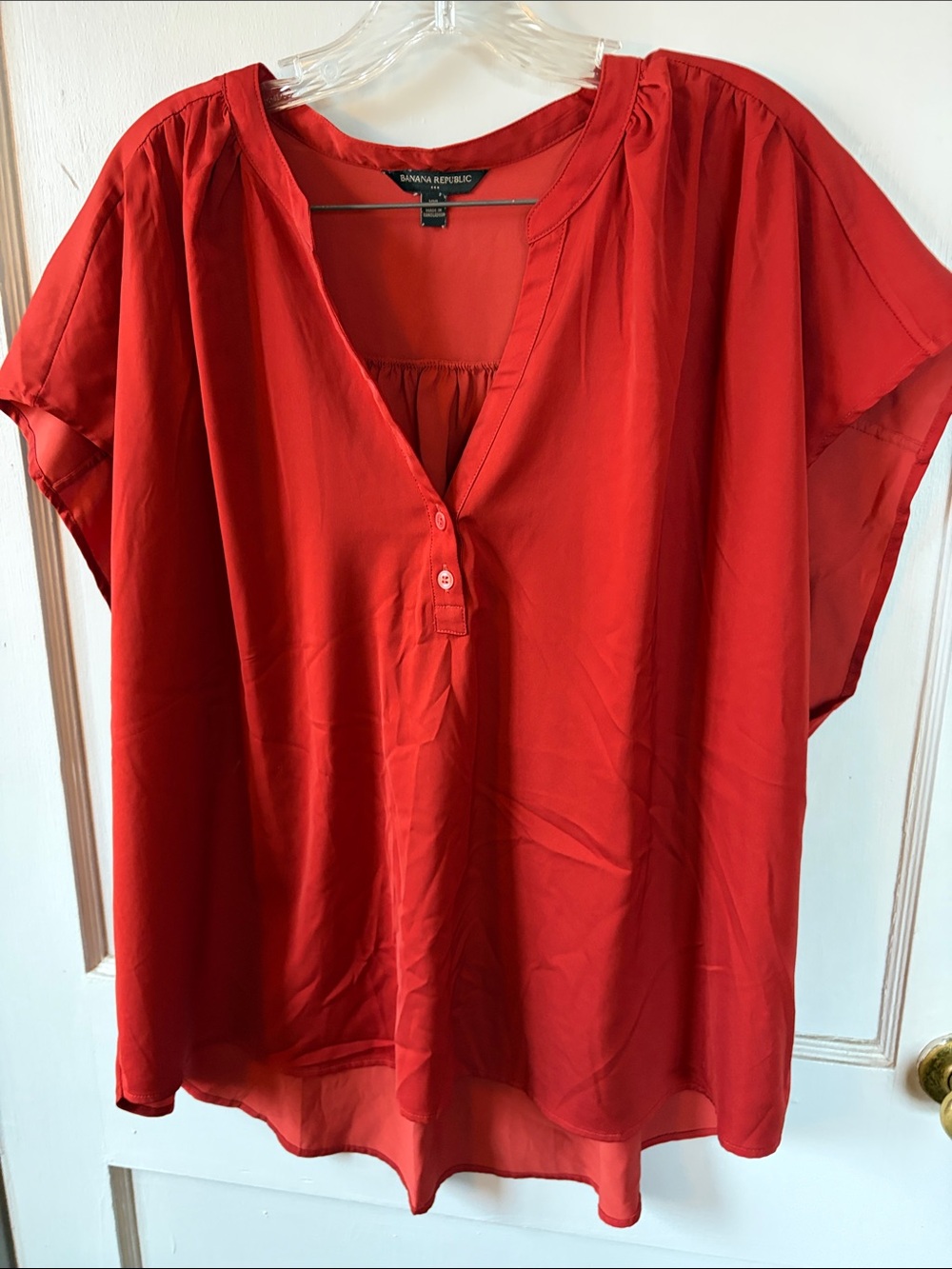 Banana Republic Rust Colored V-Neck Short Sleeve Blouse
